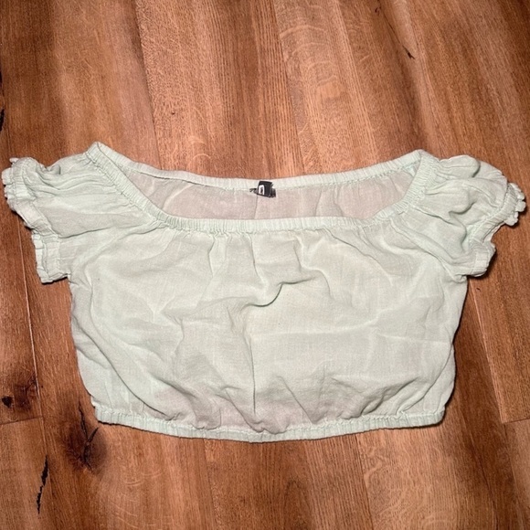 Aerie Green Crop Top with Puff Sleeves and Smocked Style - Picture 4 of 7